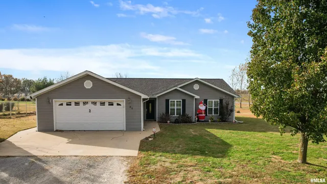 $279,900 | 21 Brookside Lane, De Soto, IL 62924