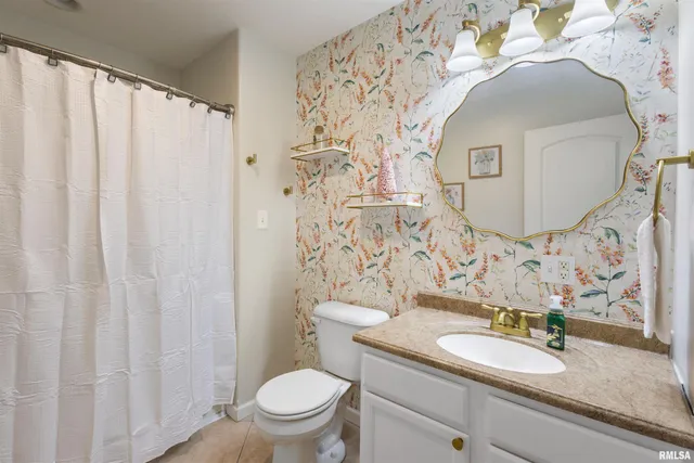 $279,900 | 21 Brookside Lane, De Soto, IL 62924