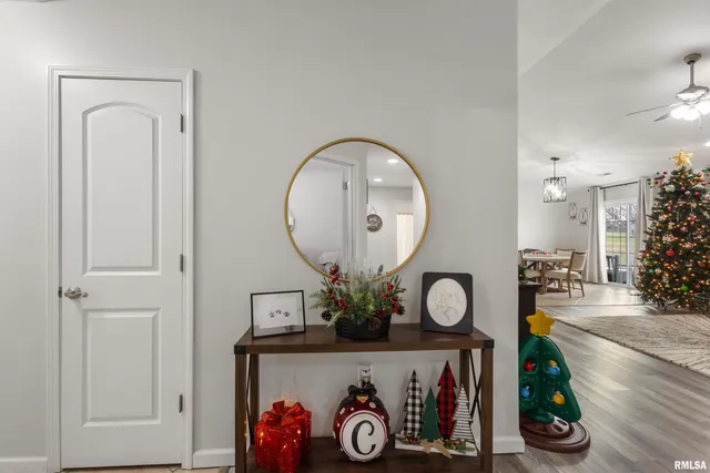 $279,900 | 21 Brookside Lane, De Soto, IL 62924