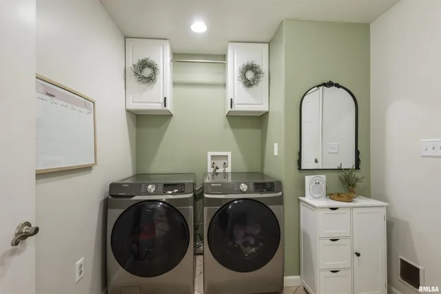 $279,900 | 21 Brookside Lane, De Soto, IL 62924