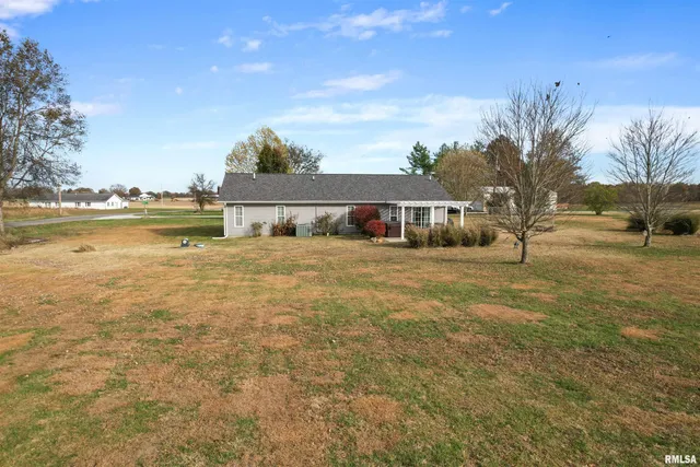 $279,900 | 21 Brookside Lane, De Soto, IL 62924