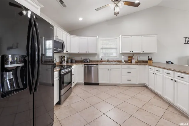 $279,900 | 21 Brookside Lane, De Soto, IL 62924