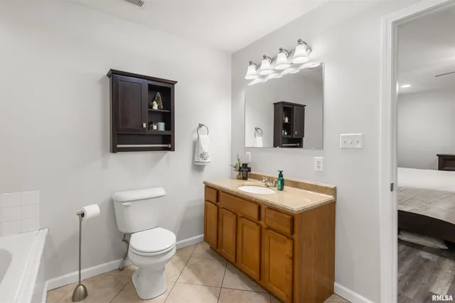 $279,900 | 21 Brookside Lane, De Soto, IL 62924