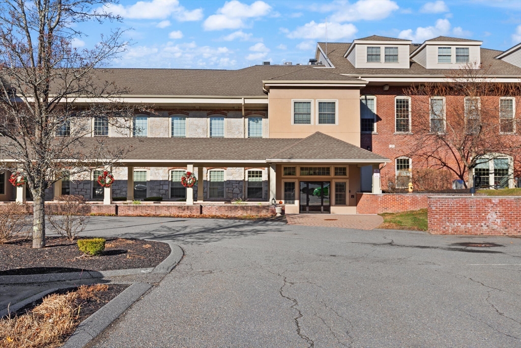 12 Brookside Road, Unit 28 Westford, MA 01886 - Photo 2 of 20 Gallery Image 2