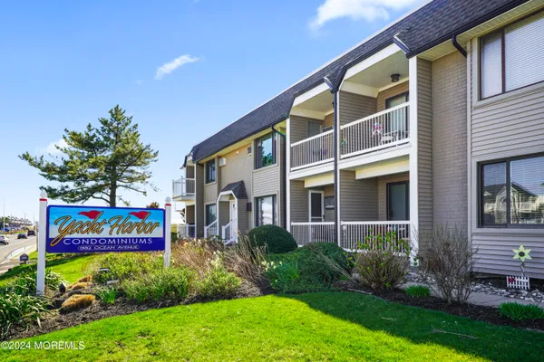 $2,400 | 1382 Ocean Avenue, Unit C10 WINTER, Sea Bright, NJ 07760