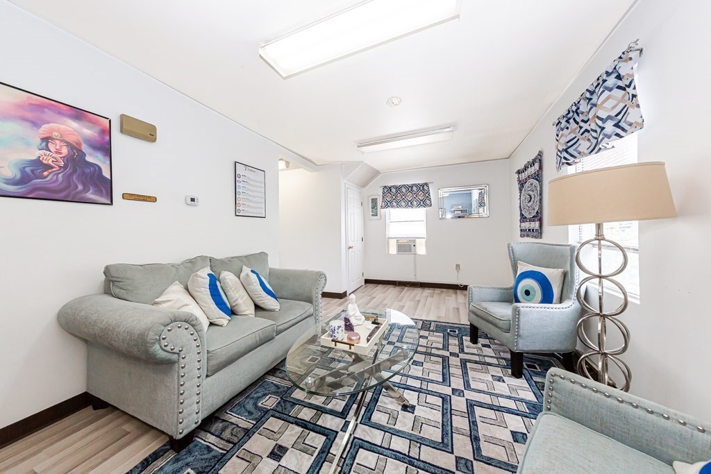 968 Main Street Winchester, MA 01890 - Photo 9 of 23