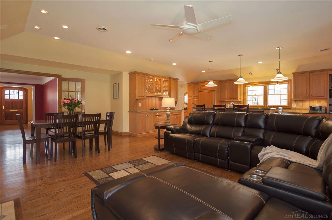 294 Stephens Road Grosse Pointe, MI 48236 - Photo 9 of 42 31317567-8.JPG