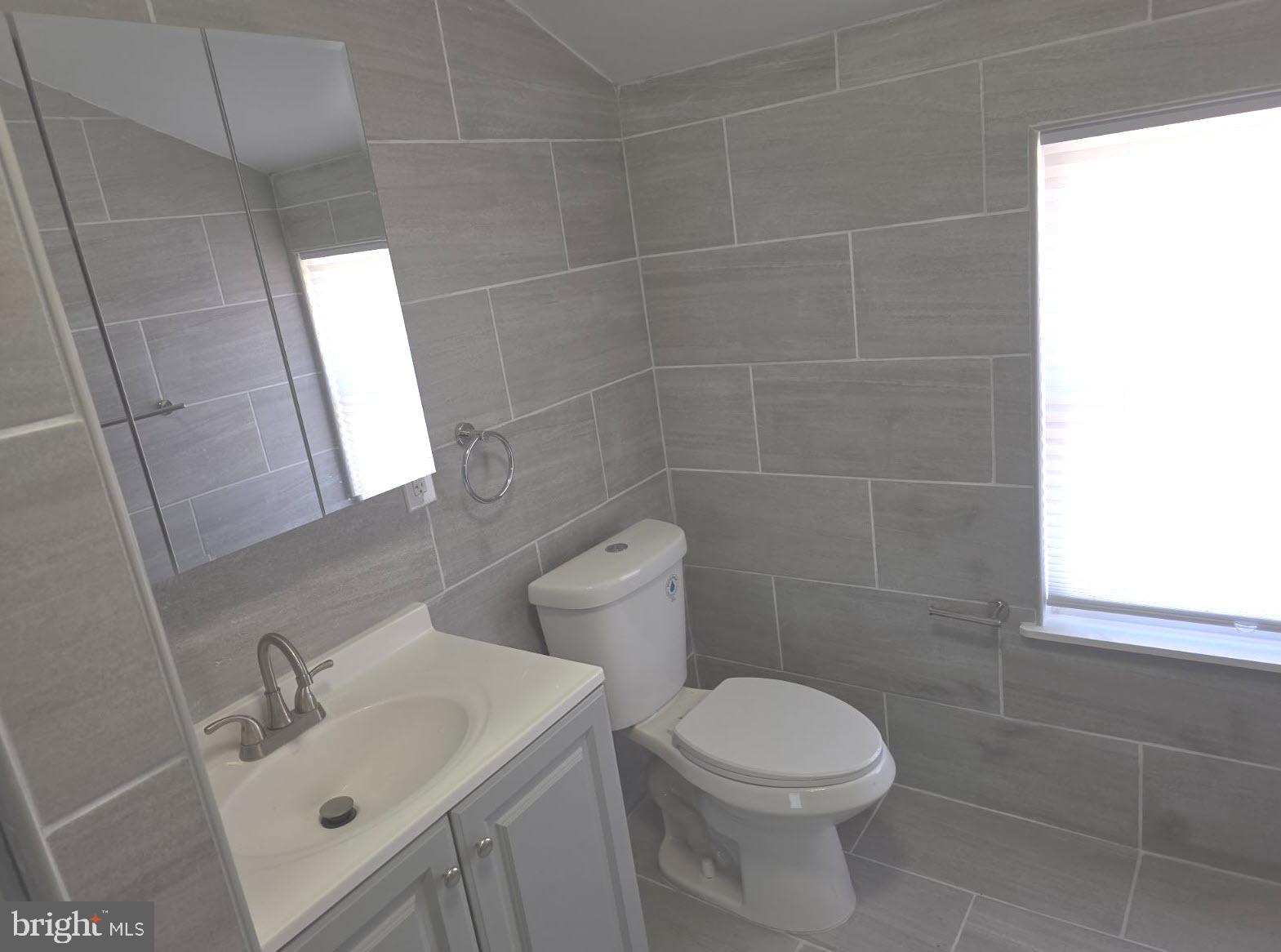 514 Ryers Avenue, Unit B Cheltenham, PA 19012 - Photo 3 of 20