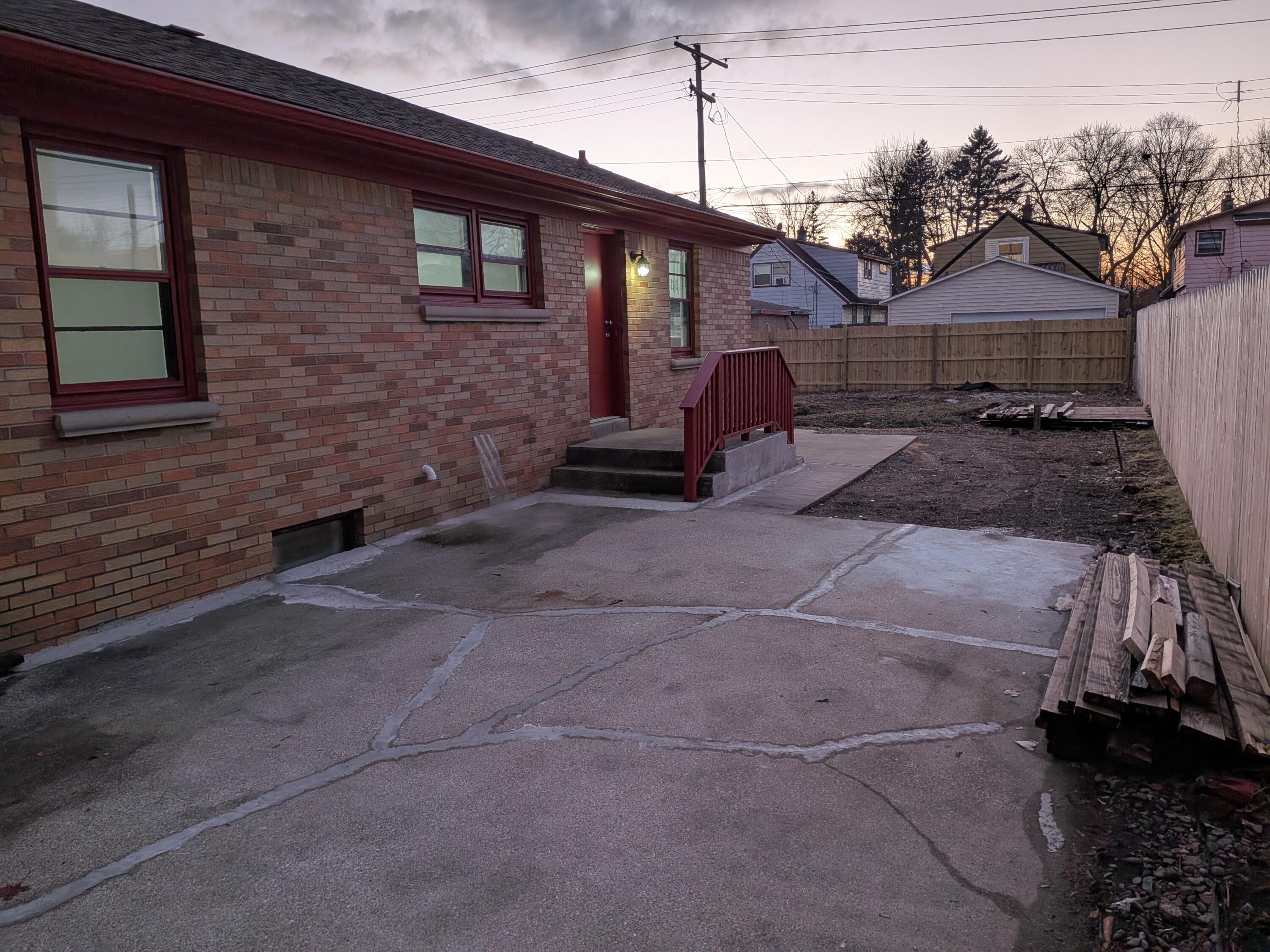 5817 North 91st Street Milwaukee, WI 53225 - Photo 25 of 29 Side Yard