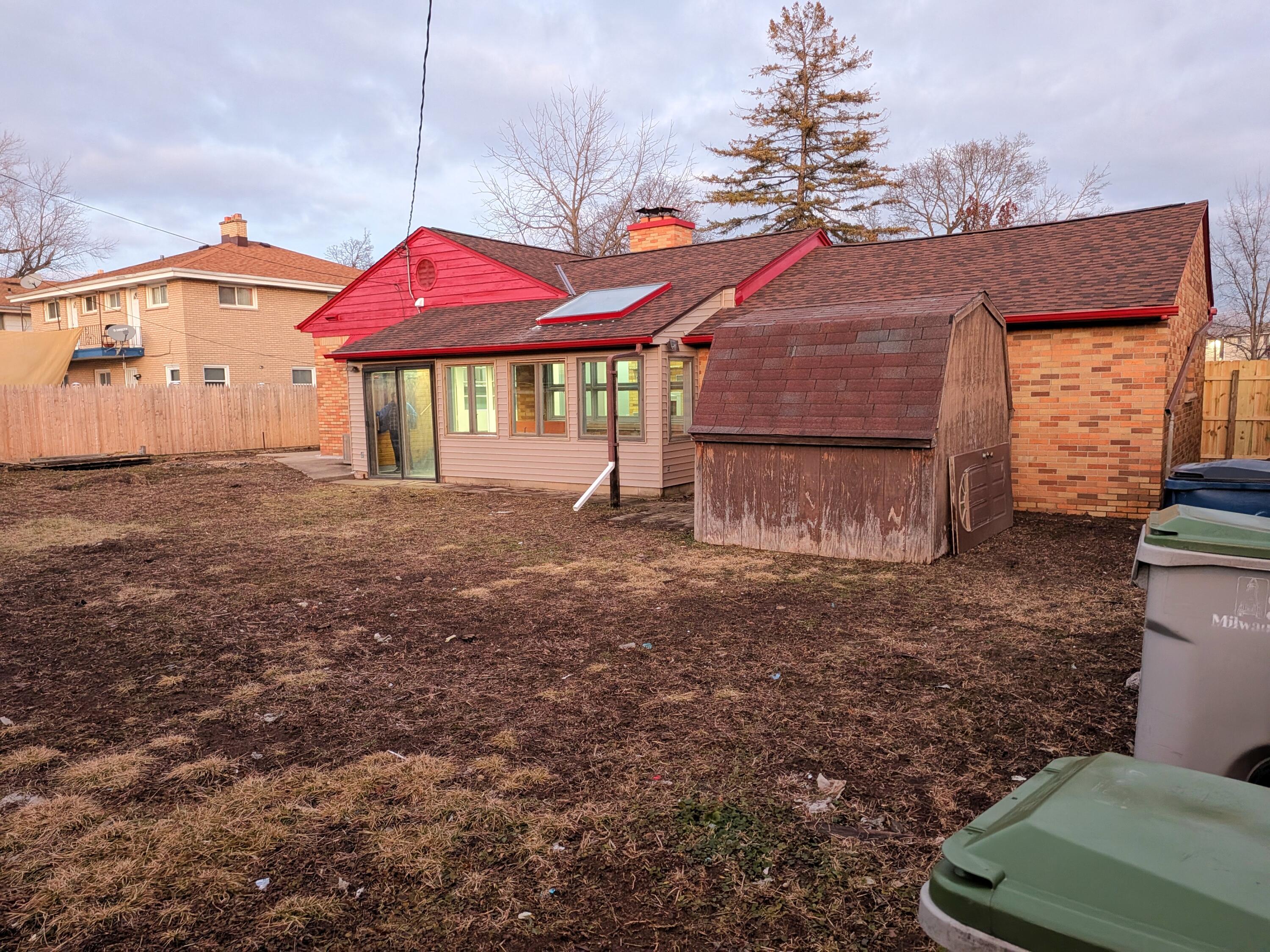 5817 North 91st Street Milwaukee, WI 53225 - Photo 27 of 29 Back Right