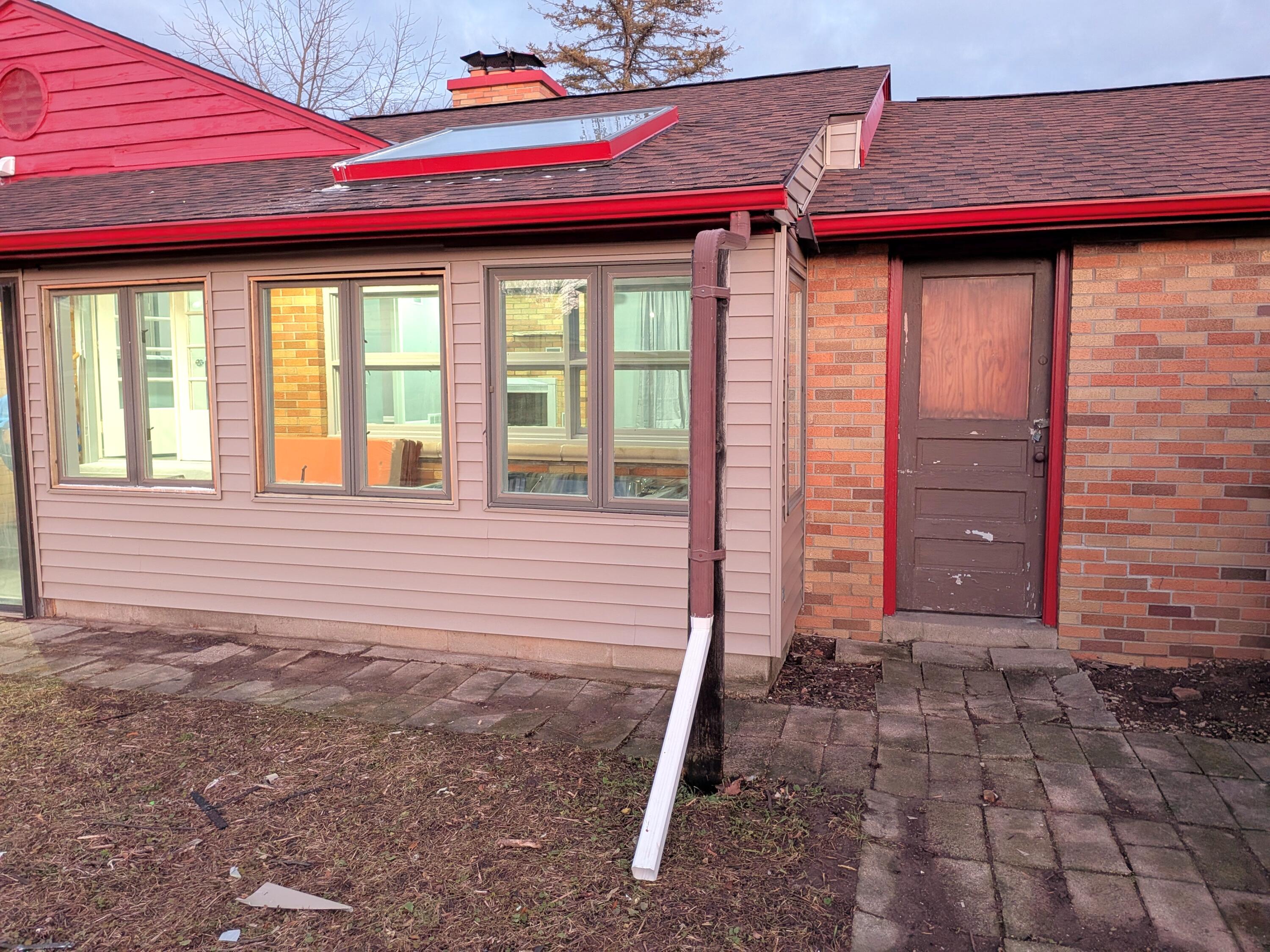 5817 North 91st Street Milwaukee, WI 53225 - Photo 28 of 29 Garage Door