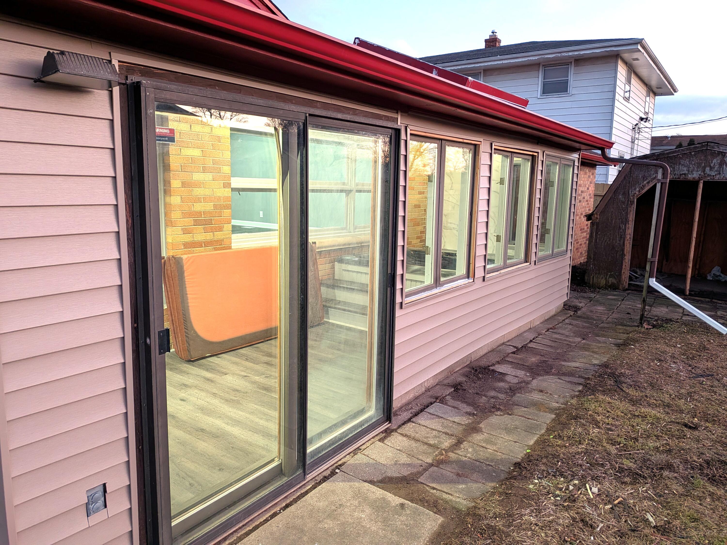 5817 North 91st Street Milwaukee, WI 53225 - Photo 29 of 29 Jacuzzi Entrance