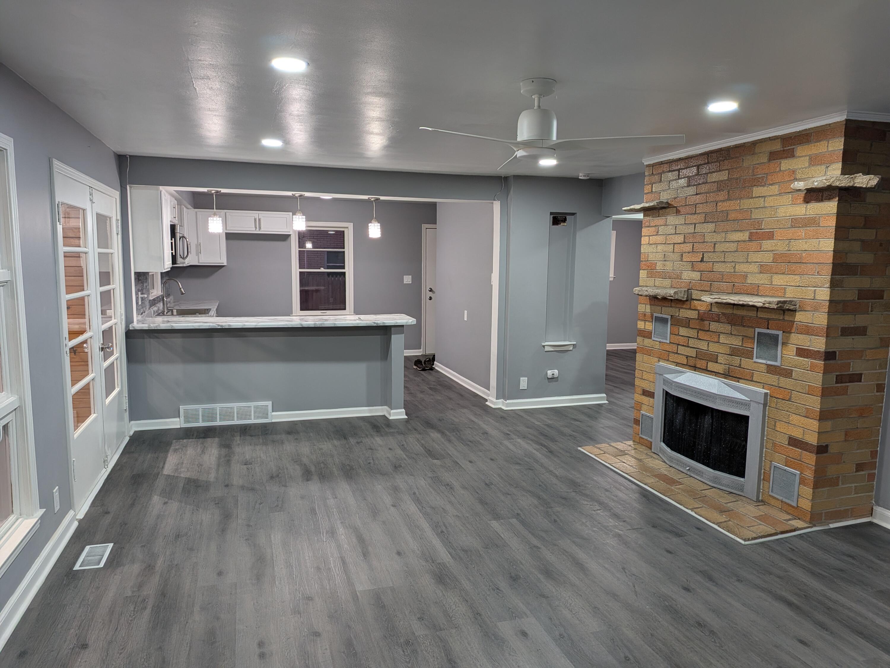 5817 North 91st Street Milwaukee, WI 53225 - Photo 5 of 29 Living room_1