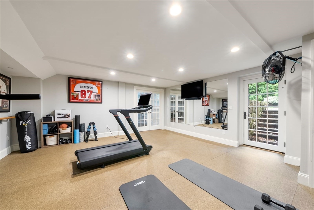 25 Kenilworth Road Wellesley, MA 02482 - Photo 33 of 42