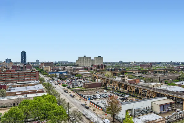 $2,500 | 50 East 16th Street, Unit 1111, Chicago, IL 60616