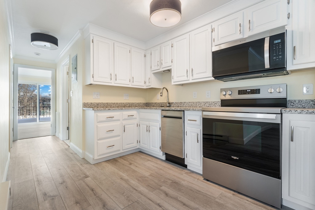 222 School Street, Unit 9 Walpole, MA 02081 - Photo 8 of 22