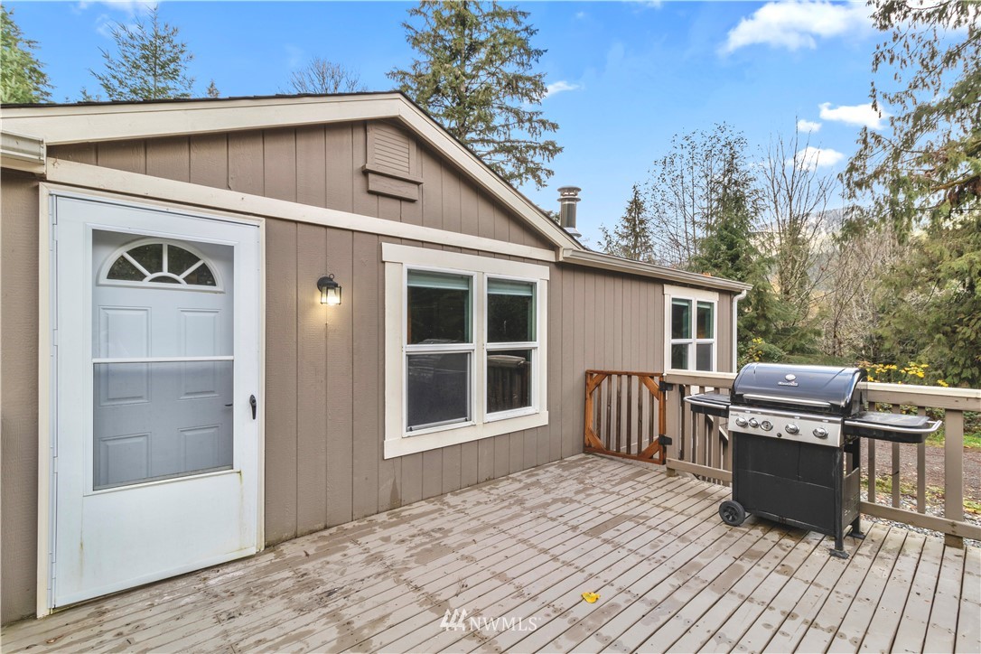 51722 South Riverside Road Gold Bar, WA 98251 - Photo 3 of 27 a front view of a house with garden
