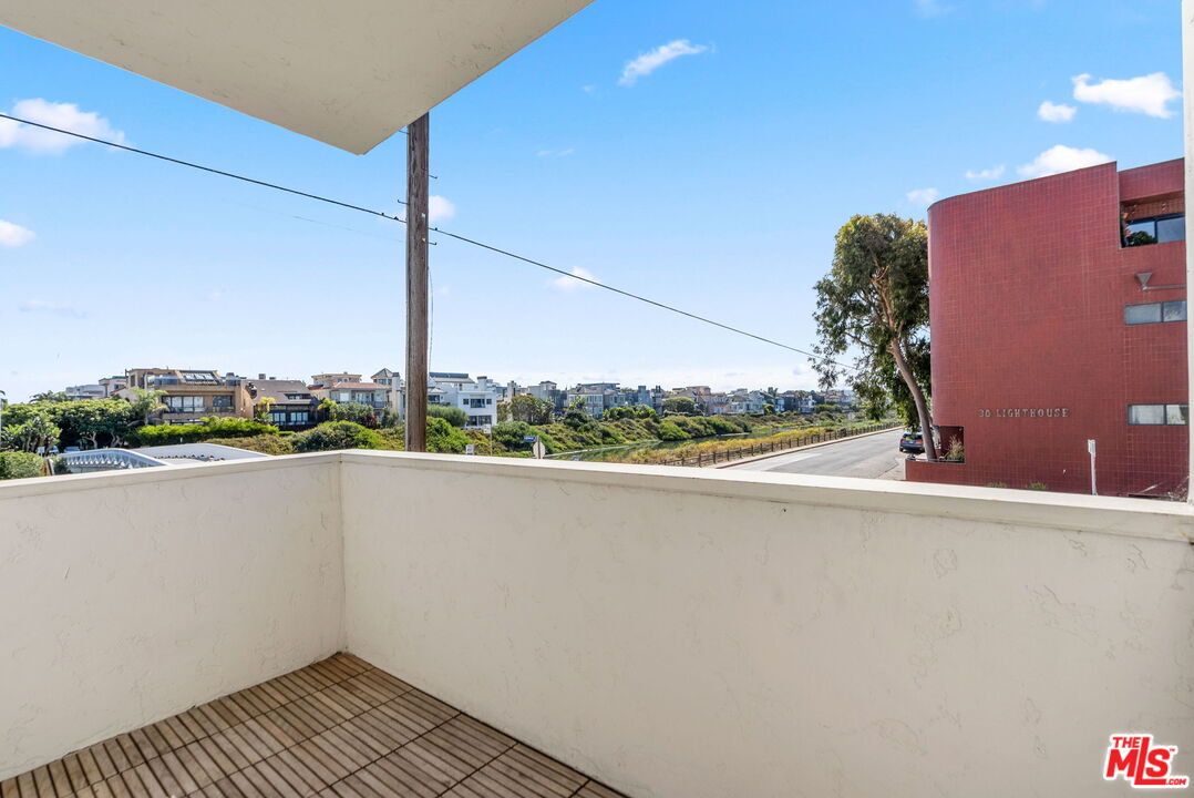 29 Lighthouse Street, Unit 2 Marina del Rey, CA 90292 - Photo 13 of 46