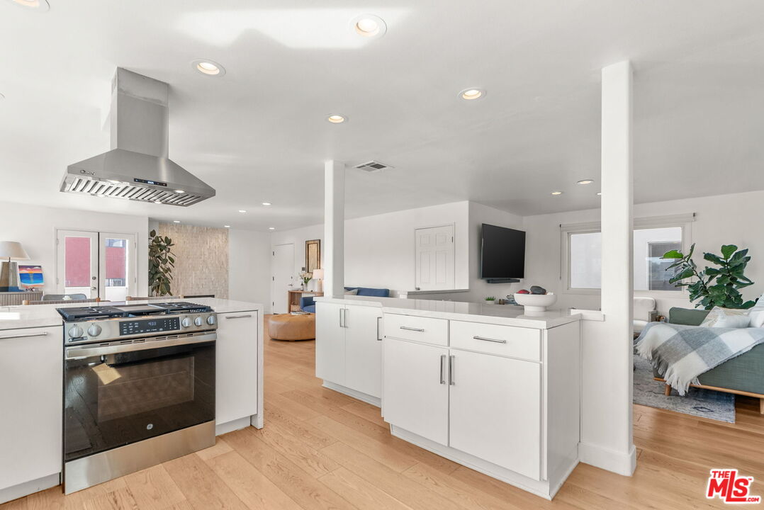 29 Lighthouse Street, Unit 2 Marina del Rey, CA 90292 - Photo 23 of 46