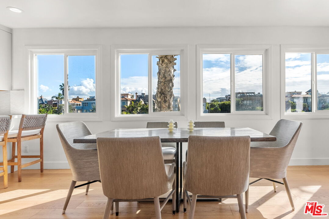 29 Lighthouse Street, Unit 2 Marina del Rey, CA 90292 - Photo 3 of 46