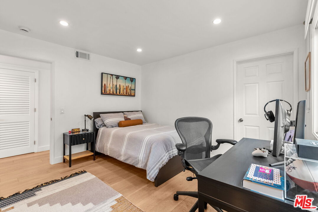 29 Lighthouse Street, Unit 2 Marina del Rey, CA 90292 - Photo 36 of 46
