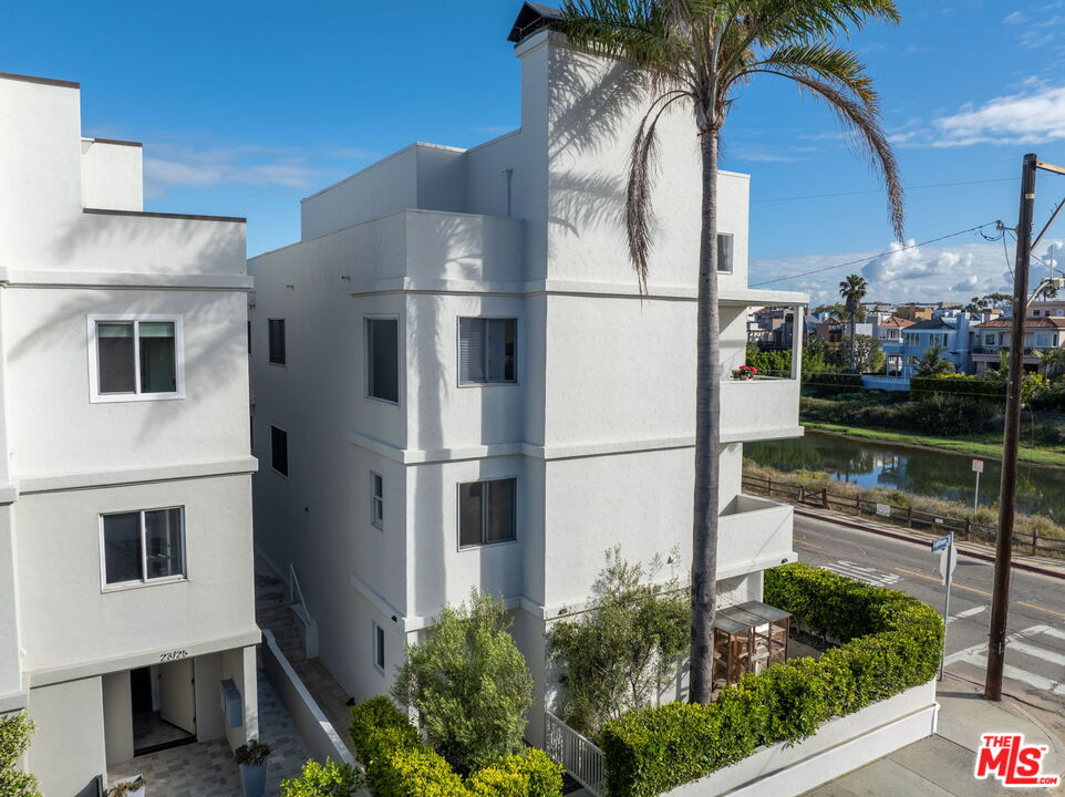 29 Lighthouse Street, Unit 2 Marina del Rey, CA 90292 - Photo 39 of 46