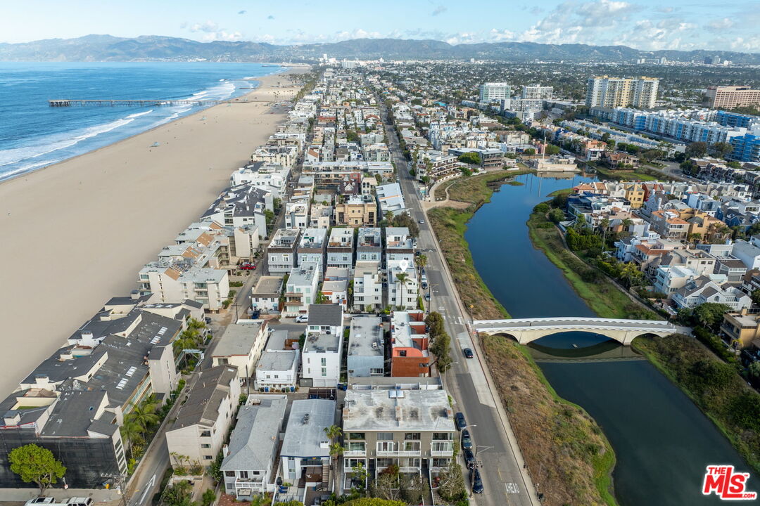 29 Lighthouse Street, Unit 2 Marina del Rey, CA 90292 - Photo 42 of 46