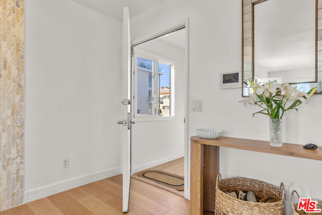 29 Lighthouse Street, Unit 2 Marina del Rey, CA 90292 - Photo 6 of 46
