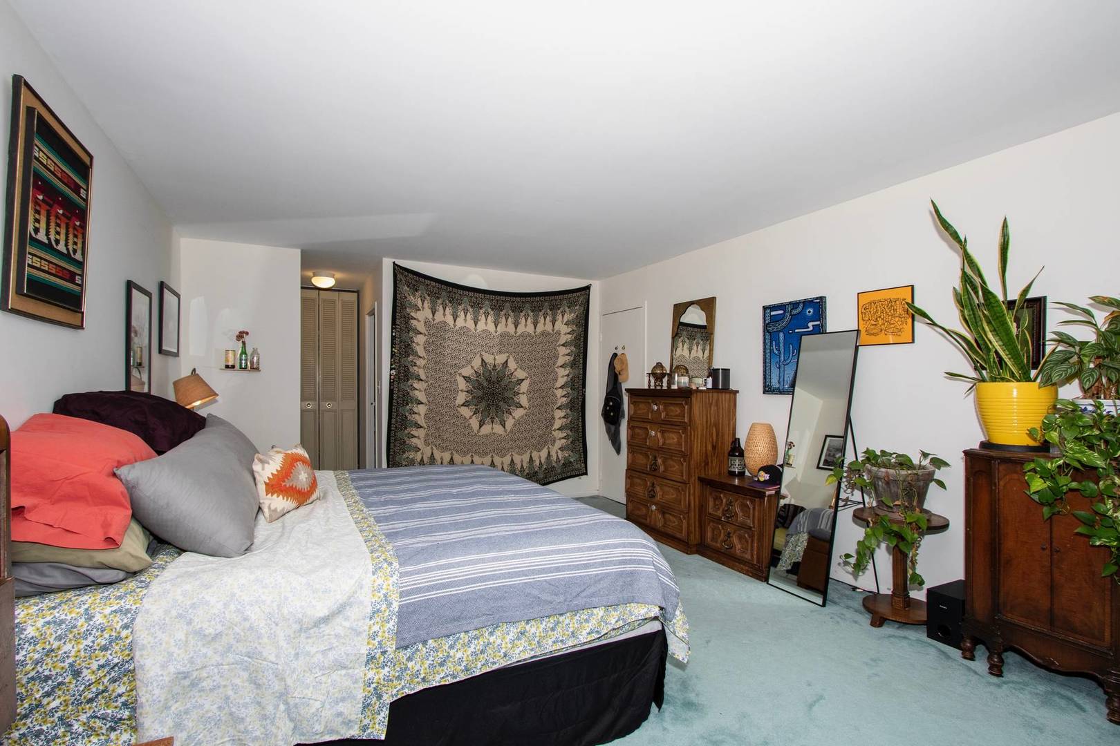 6171 North Sheridan Road, Unit 1112 Chicago, IL 60660 - Photo 11 of 16 a bedroom with a bed and a large mirror