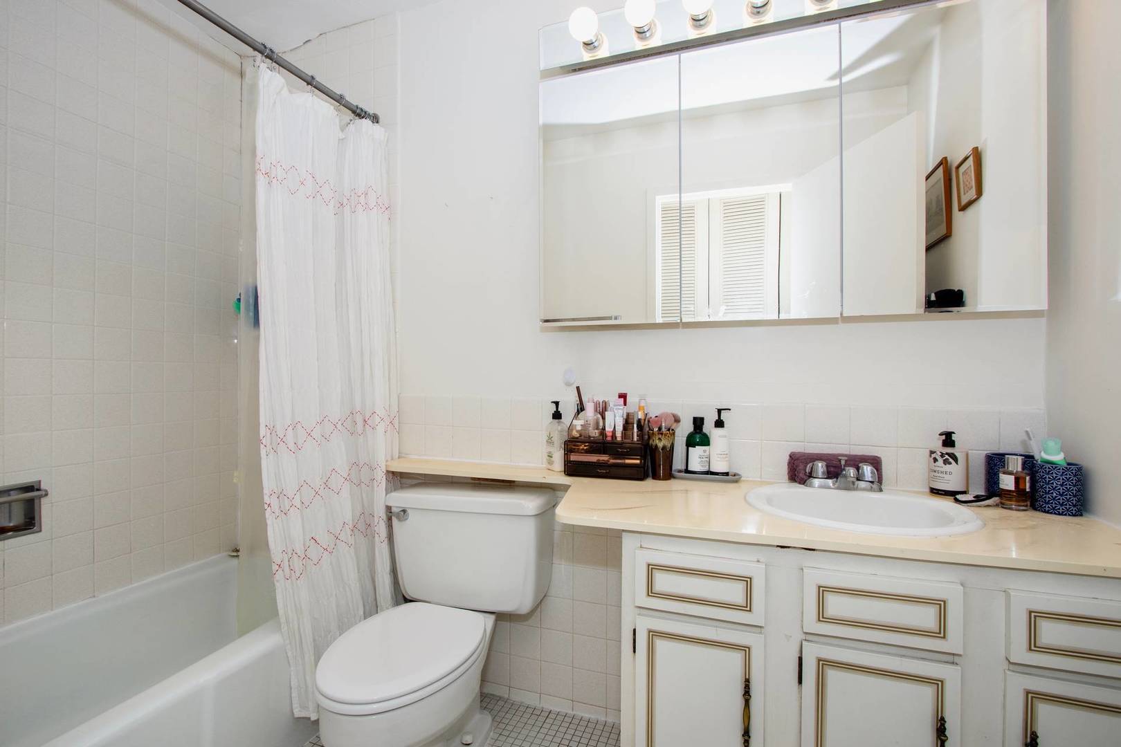 6171 North Sheridan Road, Unit 1112 Chicago, IL 60660 - Photo 12 of 16 a bathroom with a sink a toilet and shower
