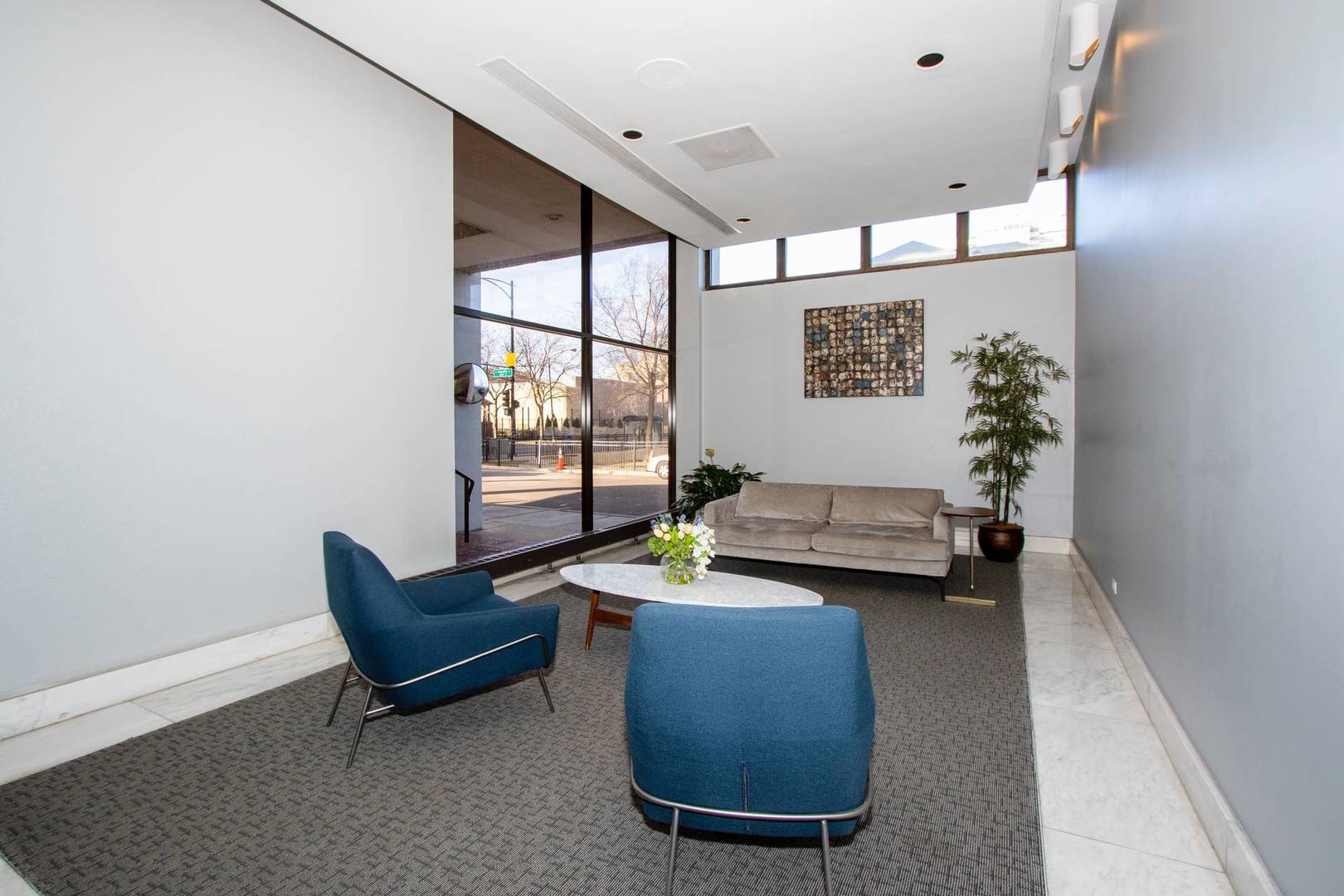 6171 North Sheridan Road, Unit 1112 Chicago, IL 60660 - Photo 14 of 16 a view of a livingroom with furniture and a potted plant