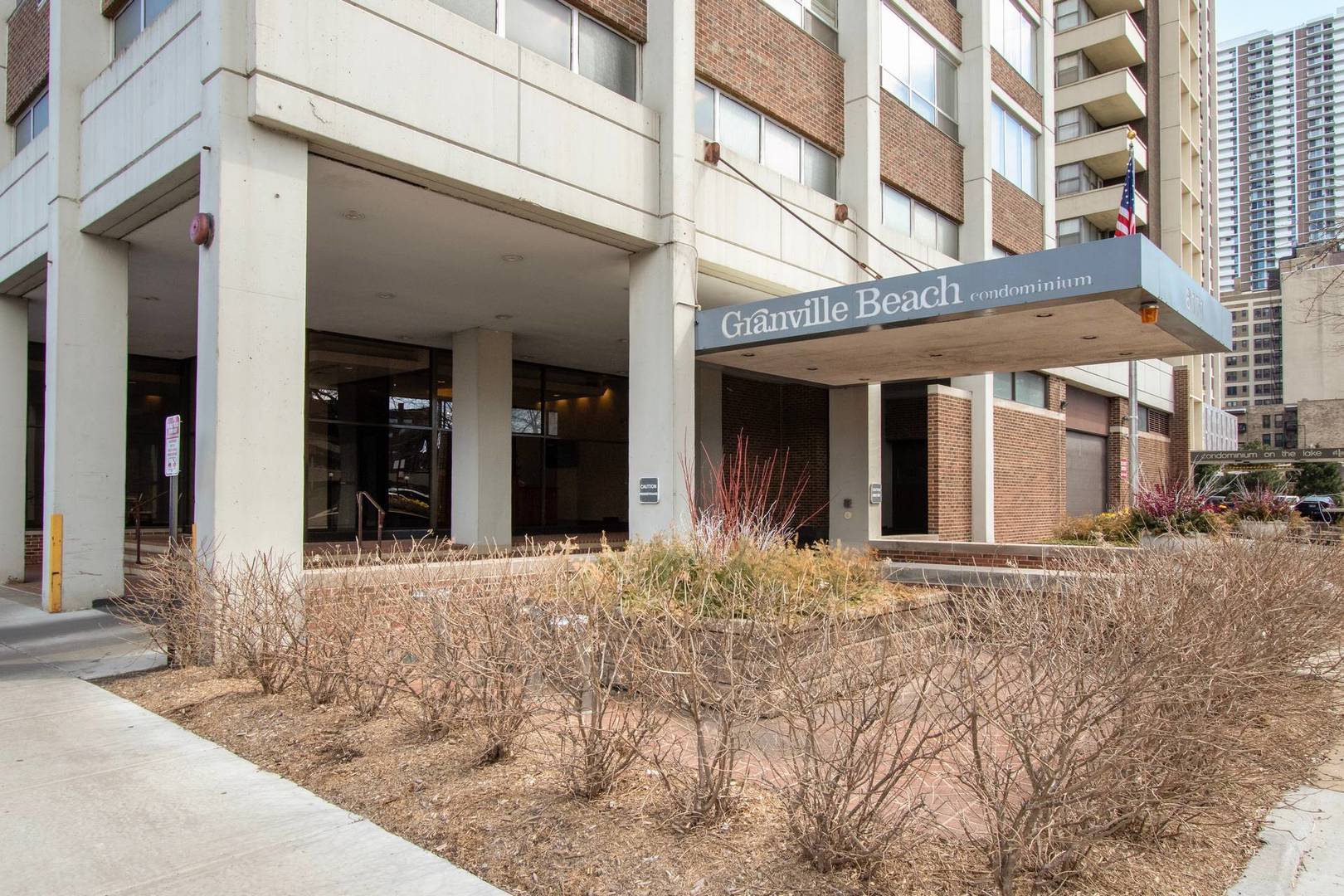 6171 North Sheridan Road, Unit 1112 Chicago, IL 60660 - Photo 10 of 16 a view of a building with a street