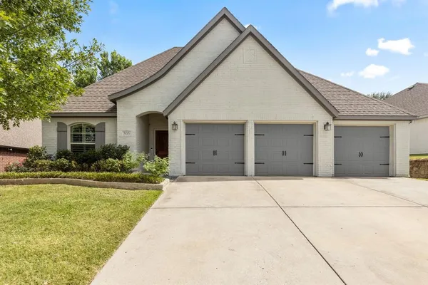 $575,000 | 505 Inwood Street, Benbrook, TX 76126