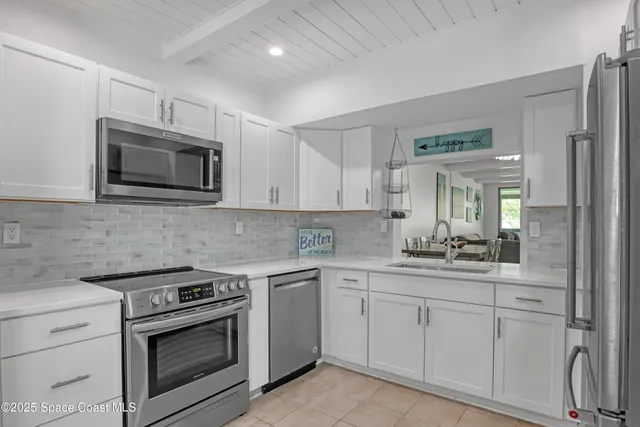 $249,900 | 240 Hammock Shore Drive, Unit 109, Melbourne Beach, FL 32951