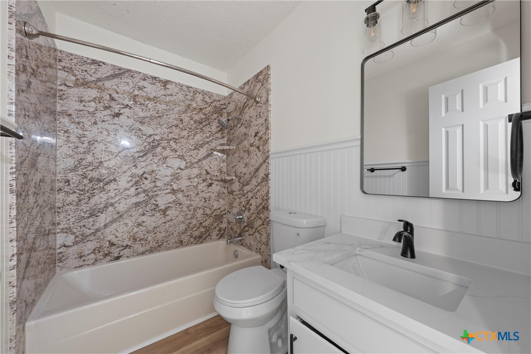 914 Edwards Street Copperas Cove, TX 76522 - Photo 4 of 13 a bathroom with a sink a toilet and a bathtub