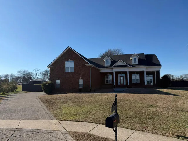 $719,684 | 927 Westbrook Drive, Gallatin, TN 37066