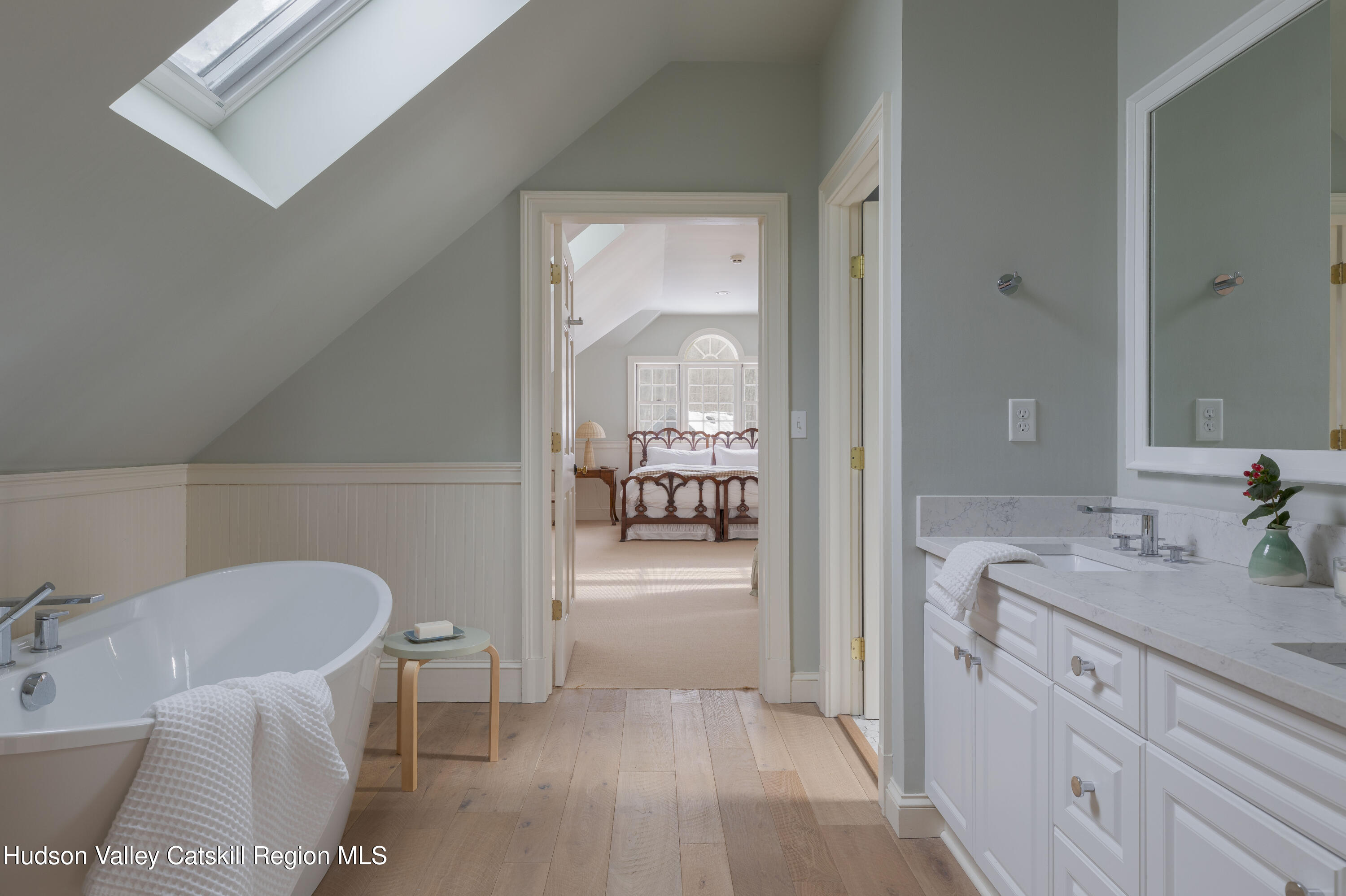 196 Wellington Lane Cooperstown, NY 13326 - Photo 34 of 57 33 3rdfloorBathtoBlueRoom