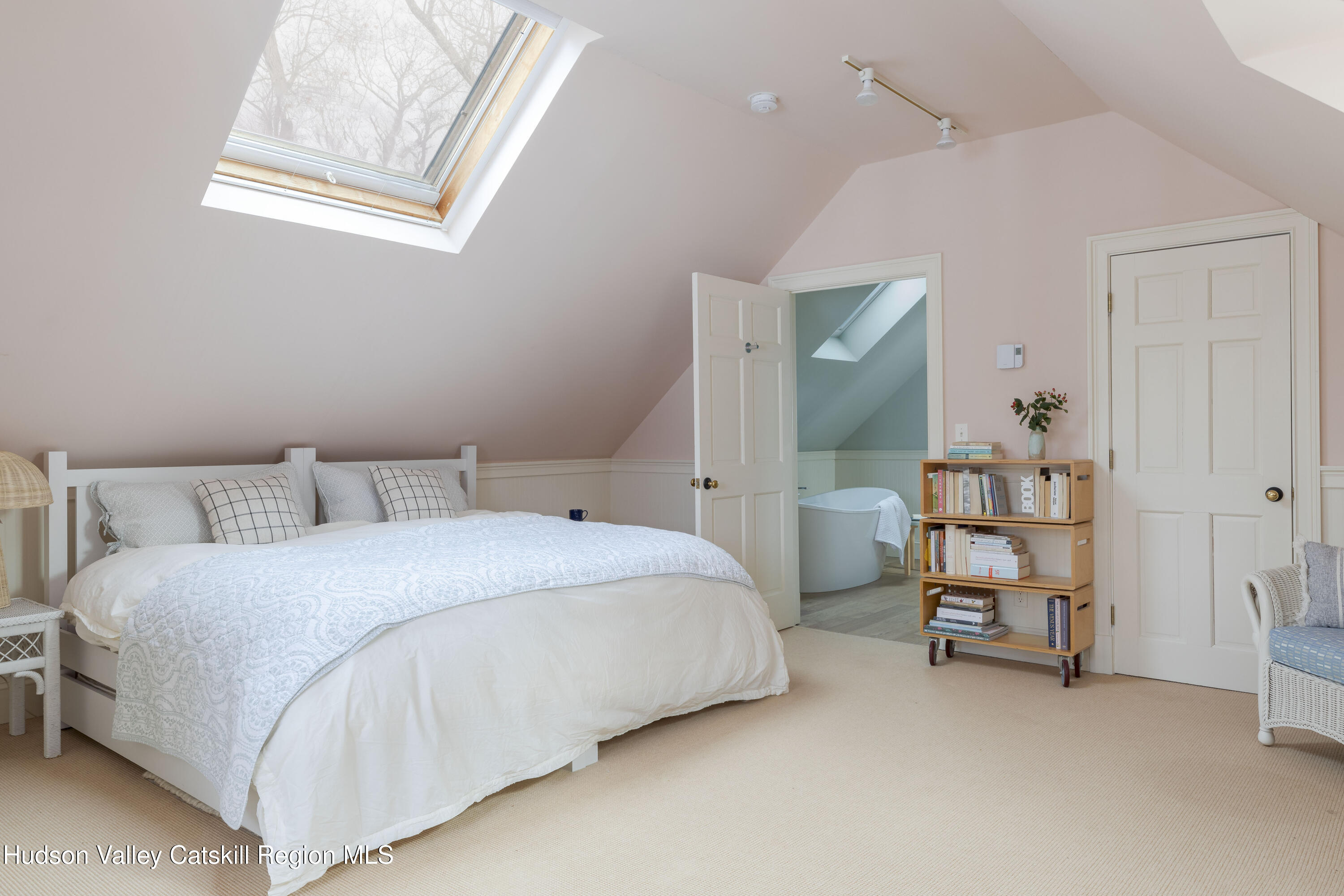 196 Wellington Lane Cooperstown, NY 13326 - Photo 35 of 57 34 PinkBedroom1