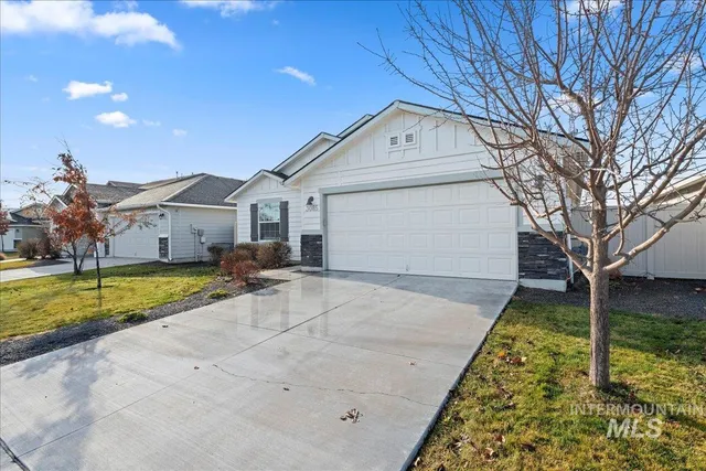 $402,990 | 3085 South Saratov Avenue, Kuna, ID 83634