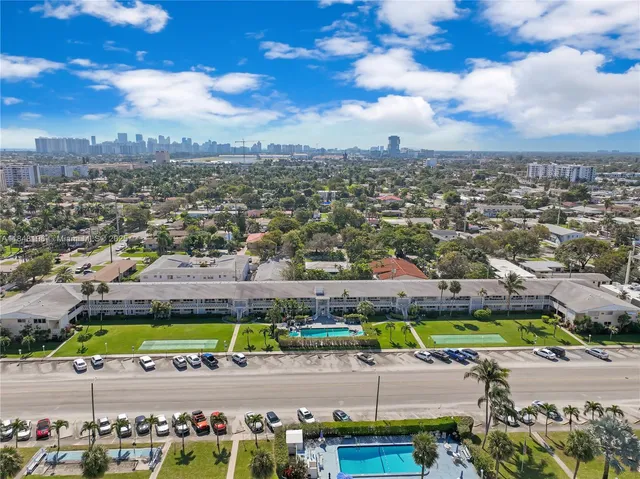 $149,900 | 900 Atlantic Shores Boulevard, Unit 215, Hallandale Beach, FL 33009