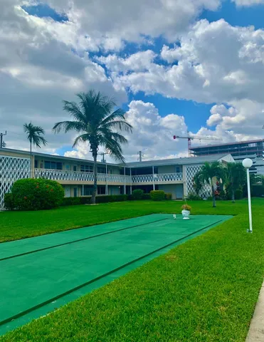 $149,900 | 900 Atlantic Shores Boulevard, Unit 215, Hallandale Beach, FL 33009