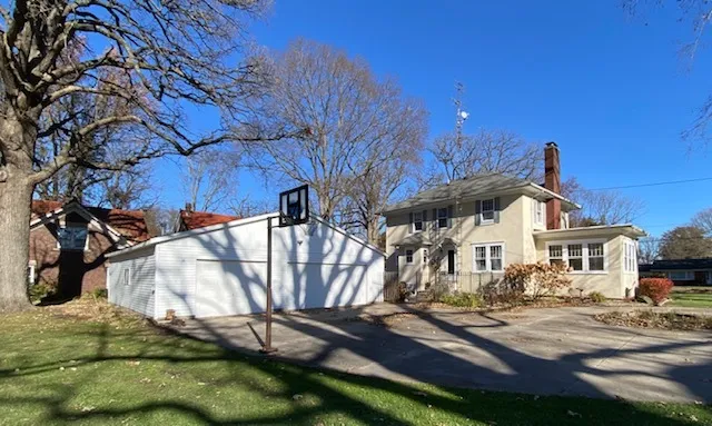 $300,000 | 200 North Henson Road, Villa Grove, IL 61956