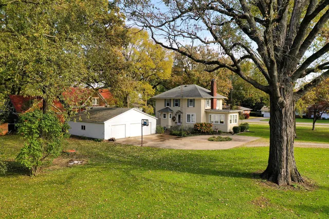 $300,000 | 200 North Henson Road, Villa Grove, IL 61956