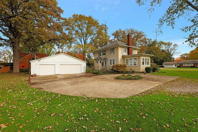 $300,000 | 200 North Henson Road, Villa Grove, IL 61956