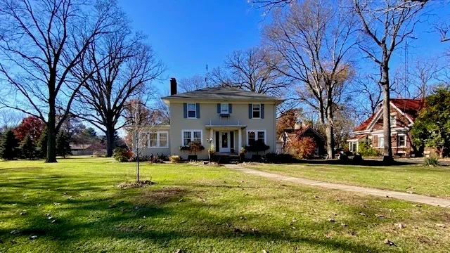 $300,000 | 200 North Henson Road, Villa Grove, IL 61956