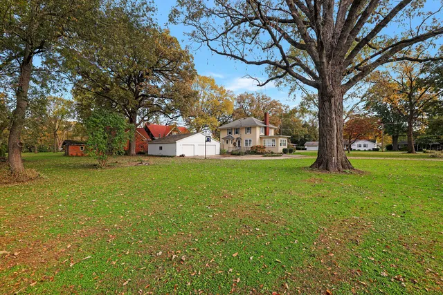 $300,000 | 200 North Henson Road, Villa Grove, IL 61956