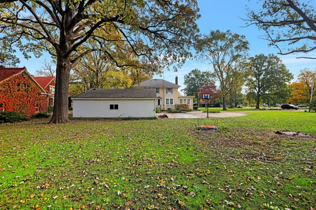 $300,000 | 200 North Henson Road, Villa Grove, IL 61956
