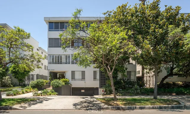 $925,000 | 419 North Oakhurst Drive, Unit 102, Beverly Hills, CA 90210