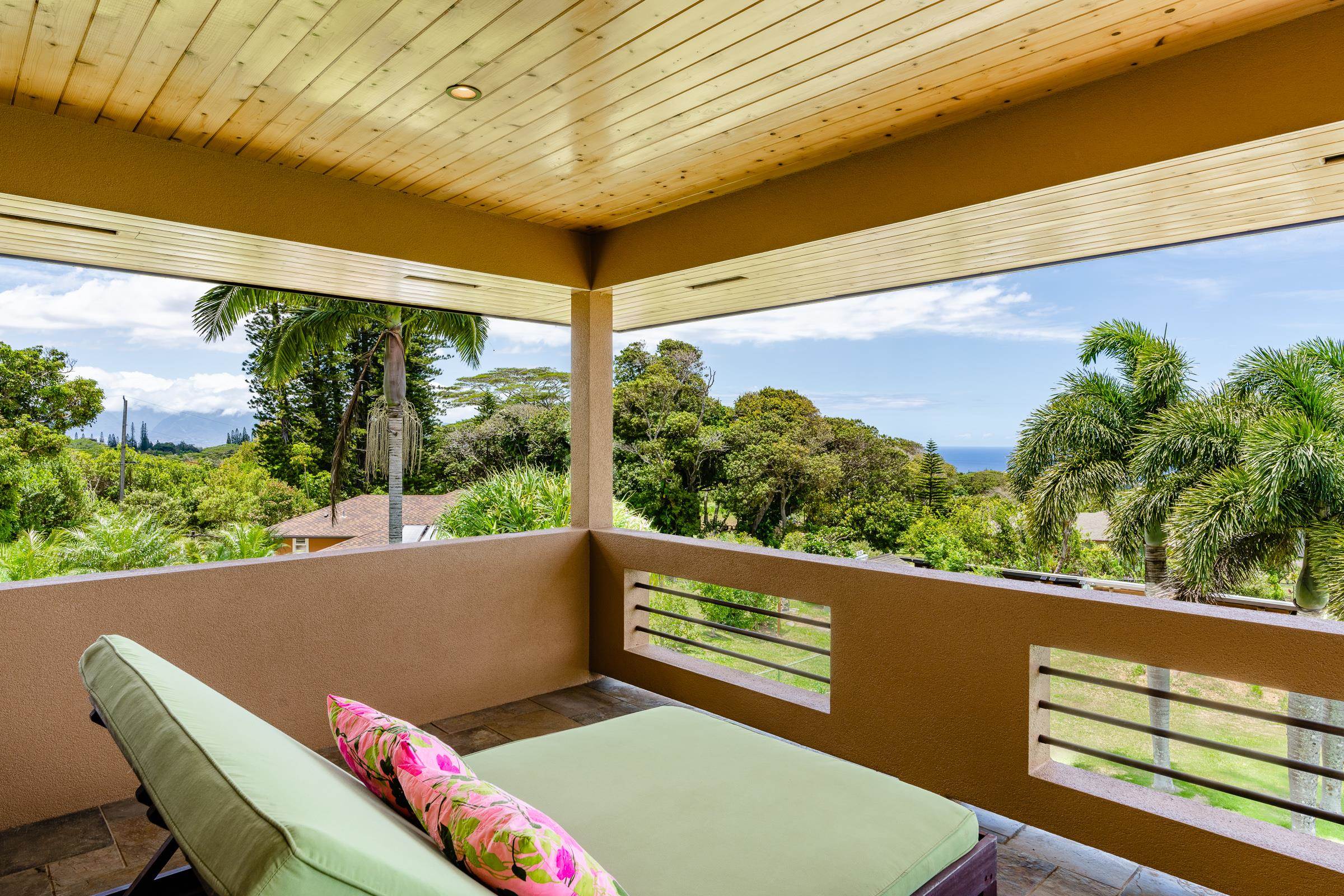 785 West Kuiaha Road Haiku, HI 96708 - Photo 31 of 49 a view of a two chair in the balcony