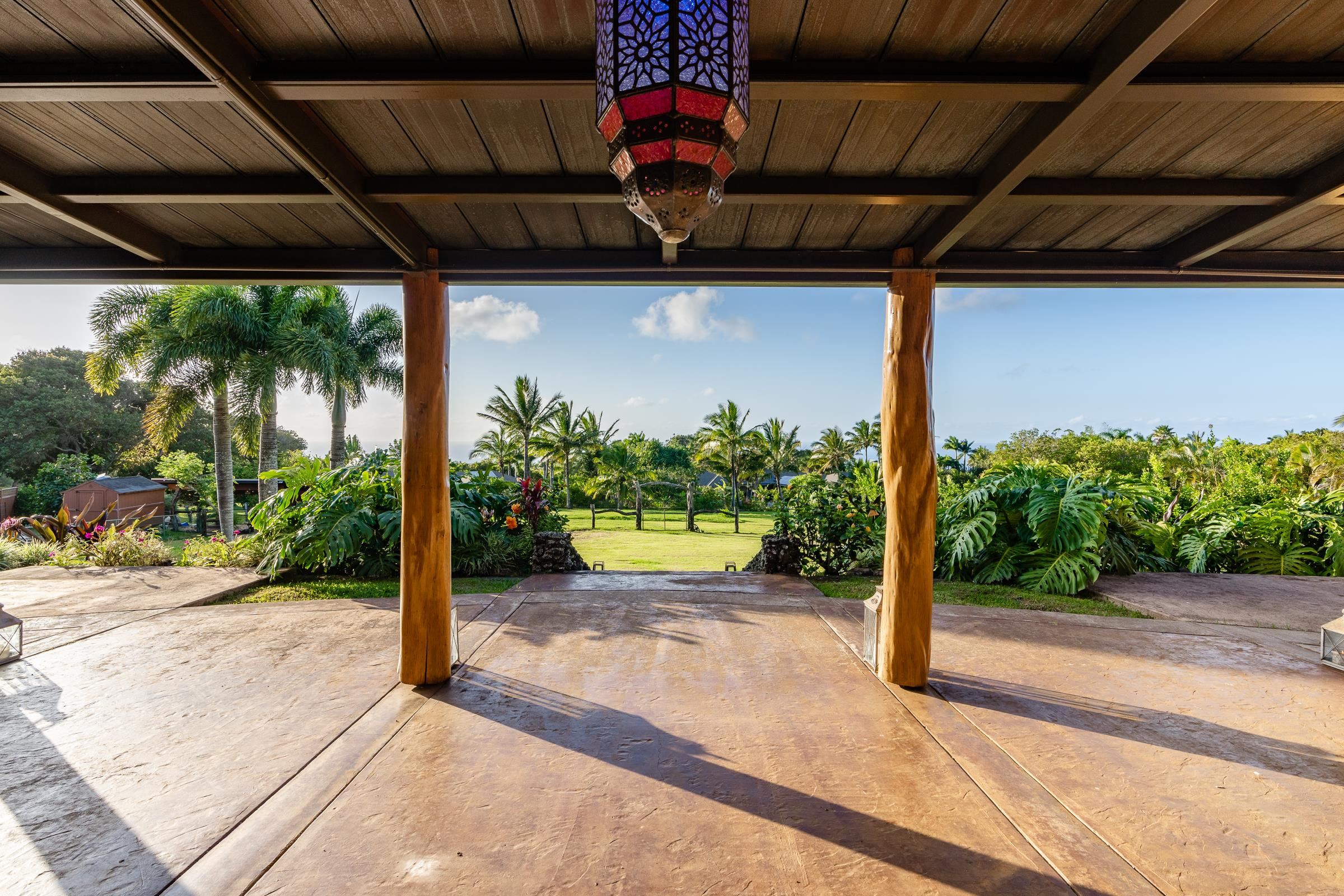 785 West Kuiaha Road Haiku, HI 96708 - Photo 32 of 49 a view of a porch with potted plants